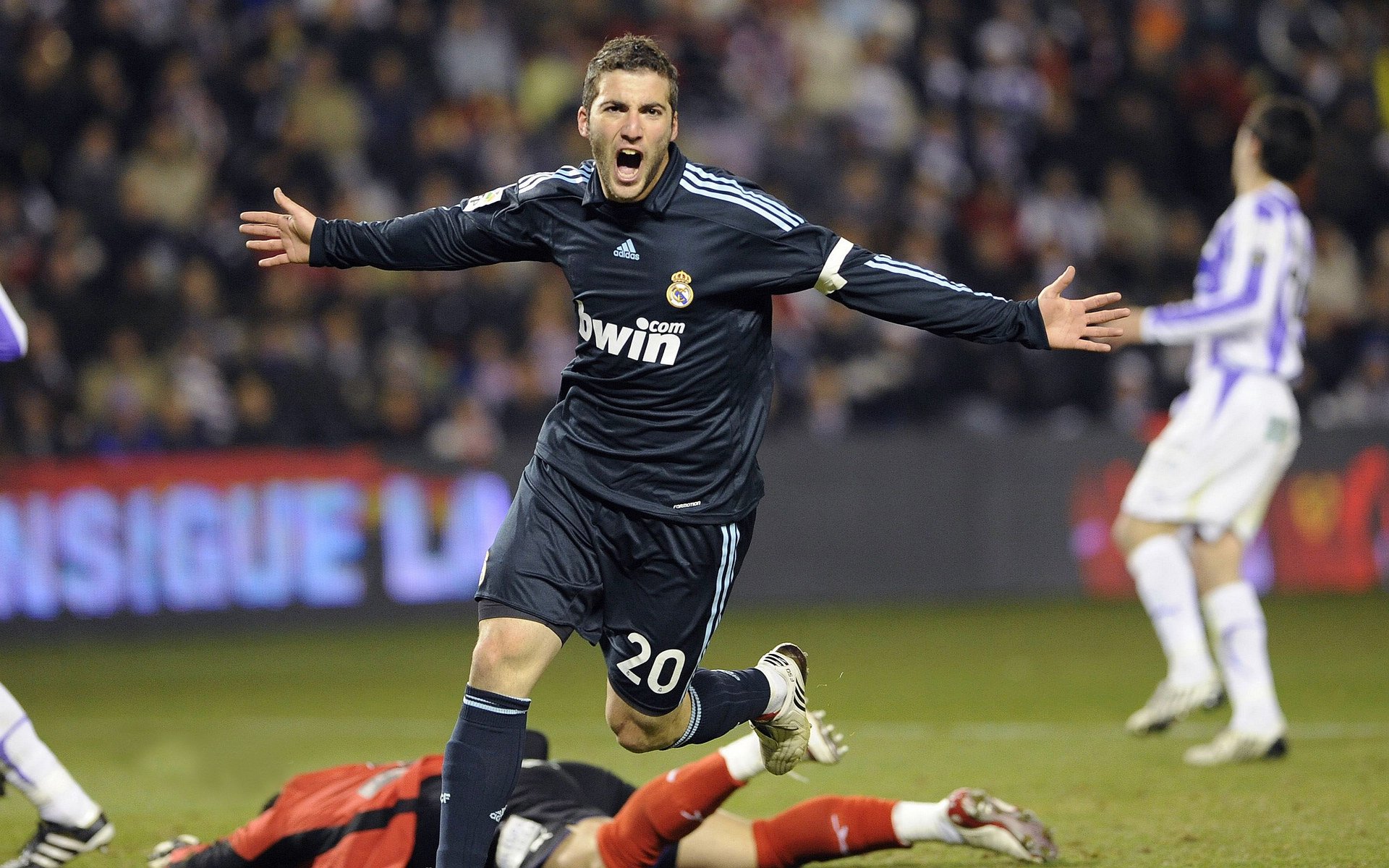 俱乐部财务策略：如何应对经济压力？，俱乐部财务分析