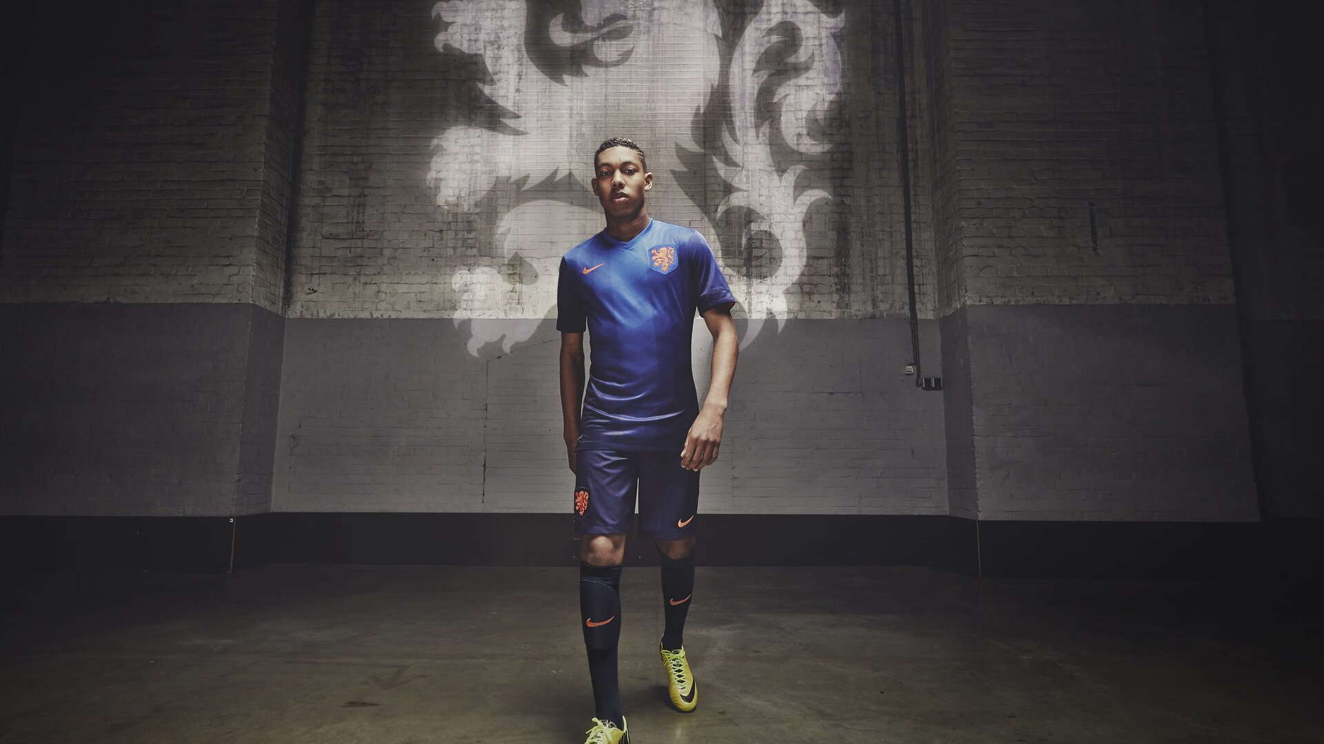 曼联边后卫助攻频繁拉开宽度，曼联史上十大最强边后卫